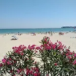 Le Capitole - Front De Benoit, Escapade A Deux *