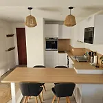 Le Capitole - Front De Benoit, Escapade A Deux *